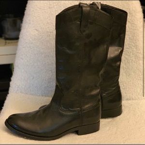 BRAND NEW Frye Pull On Boots